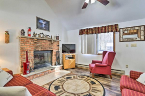 Evolve Getaway with Arrowhead Lake Amenity Access!